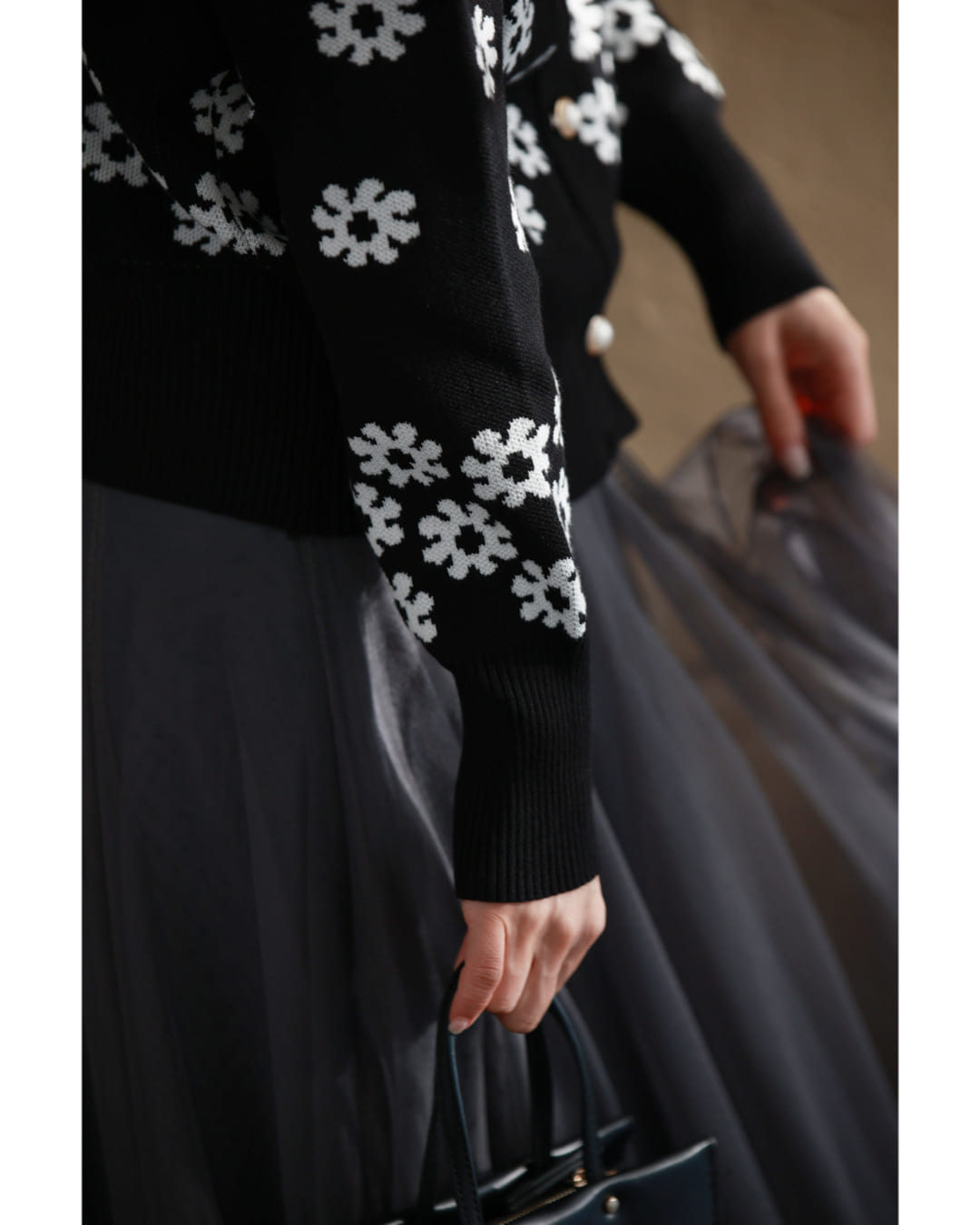 CAWAII CAWAII Accumulating White Flower Knit Cardigan