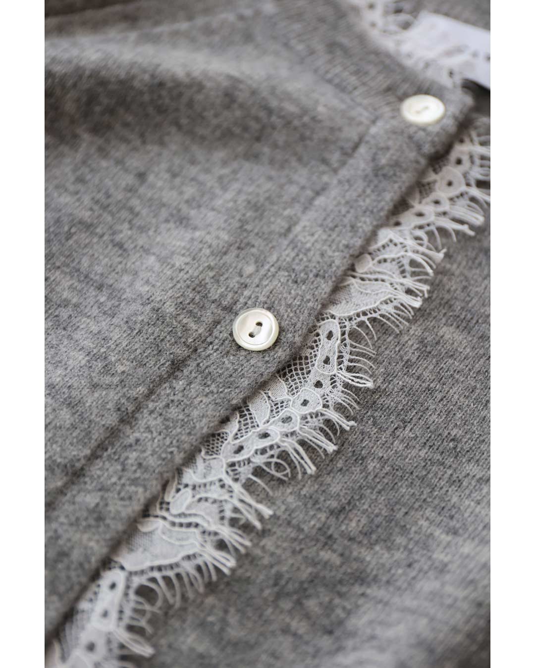 カワイイ CAWAII 首元から流れるアシンメトリーレースカーディガン