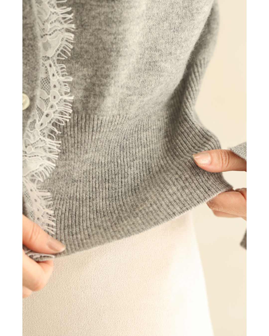 カワイイ CAWAII 首元から流れるアシンメトリーレースカーディガン