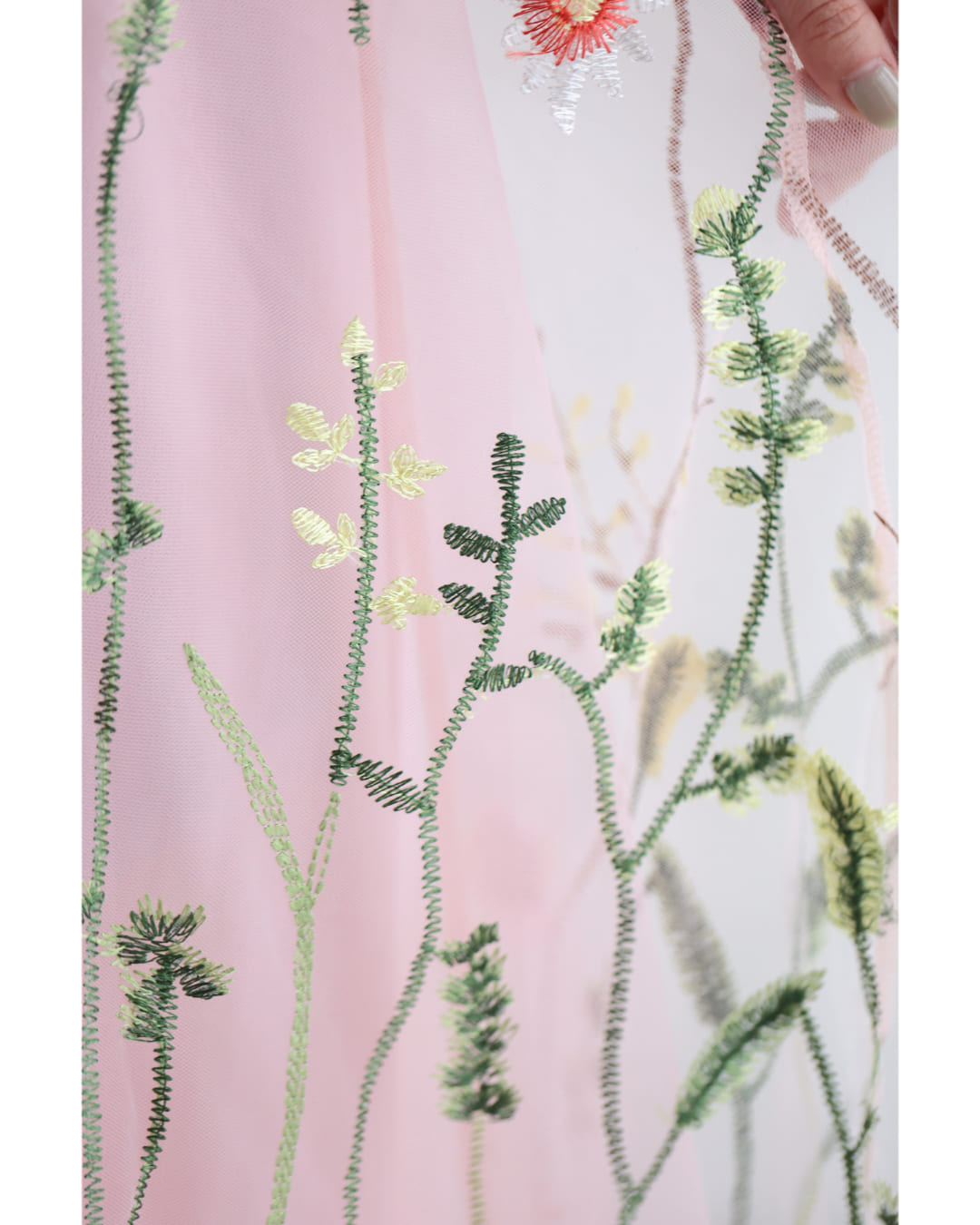 カワイイ CAWAII 一面に広がる花刺繍チュールミディアムスカート (アイボリー) アイボリー