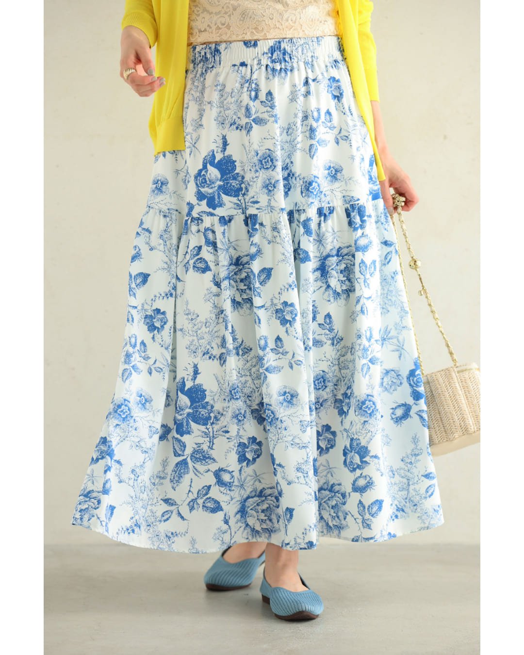 カワイイ CAWAII 優美な青で描くアンティーク風花柄ミディアムスカート (ブルー) ブルー