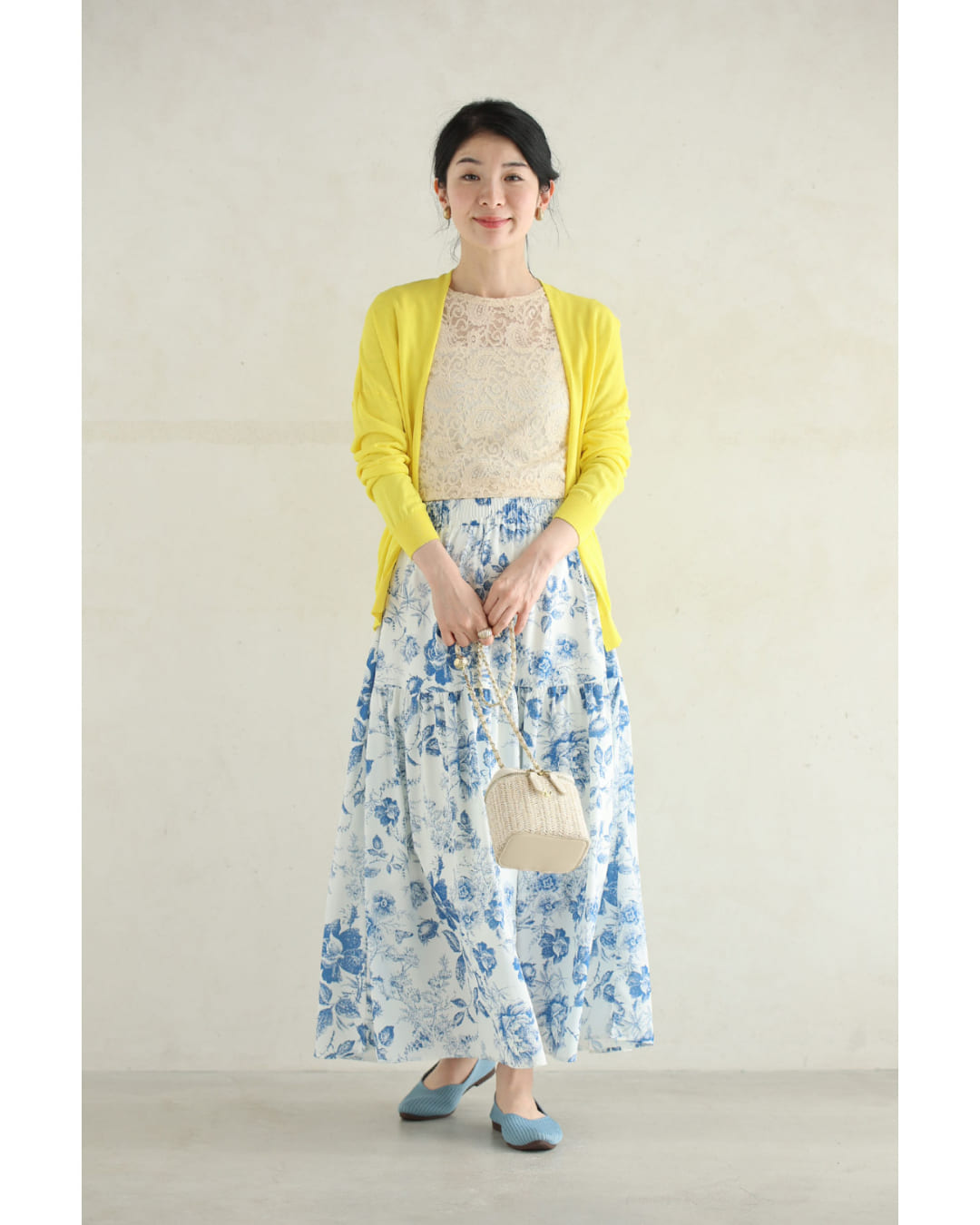 カワイイ CAWAII 優美な青で描くアンティーク風花柄ミディアムスカート (ブルー) ブルー