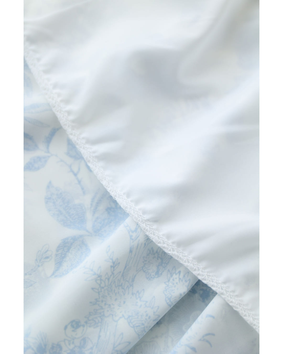 カワイイ CAWAII 優美な青で描くアンティーク風花柄ミディアムスカート (ブルー) ブルー