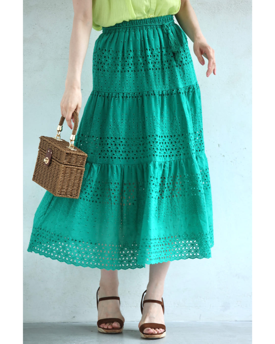 カワイイ CAWAII 鮮やかグリーンのパンチングレースミディアムスカート(紐付き) (グリーン) グリーン