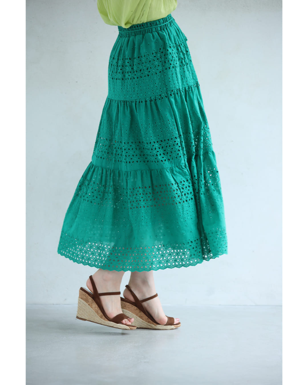 カワイイ CAWAII 鮮やかグリーンのパンチングレースミディアムスカート(紐付き) (グリーン) グリーン