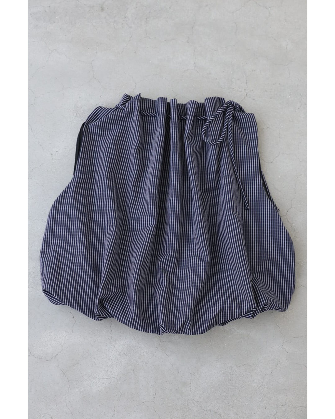 カワイイ CAWAII ギャザーネックのバルーンシルエットカットソートップス (ネイビー) ネイビー