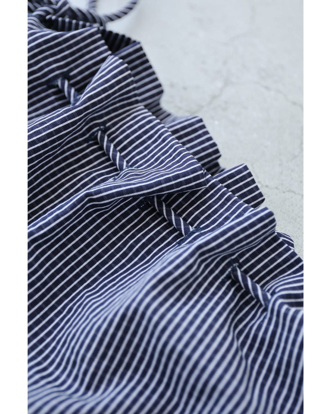 カワイイ CAWAII ギャザーネックのバルーンシルエットカットソートップス (ネイビー) ネイビー