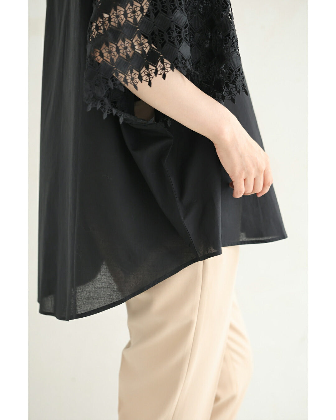 カワイイ CAWAII 煌めくようなダイヤカットレースのゆったり袖ブラウストップス (ブラック) ブラック