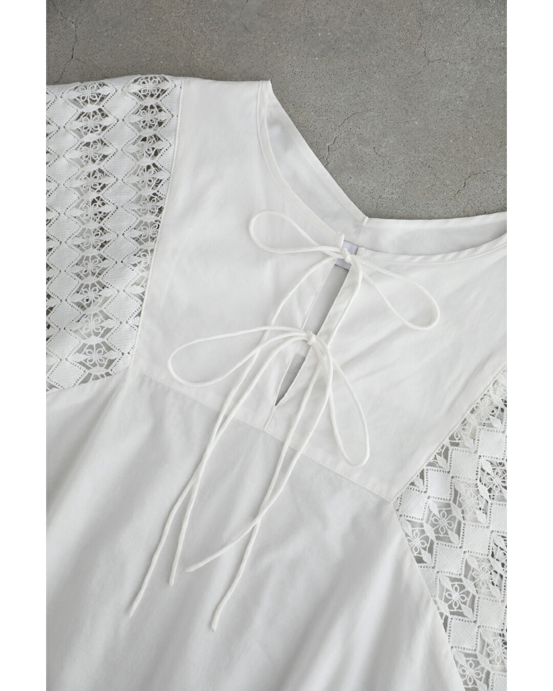 カワイイ CAWAII 煌めくようなダイヤカットレースのゆったり袖ブラウストップス (ブラック) ブラック