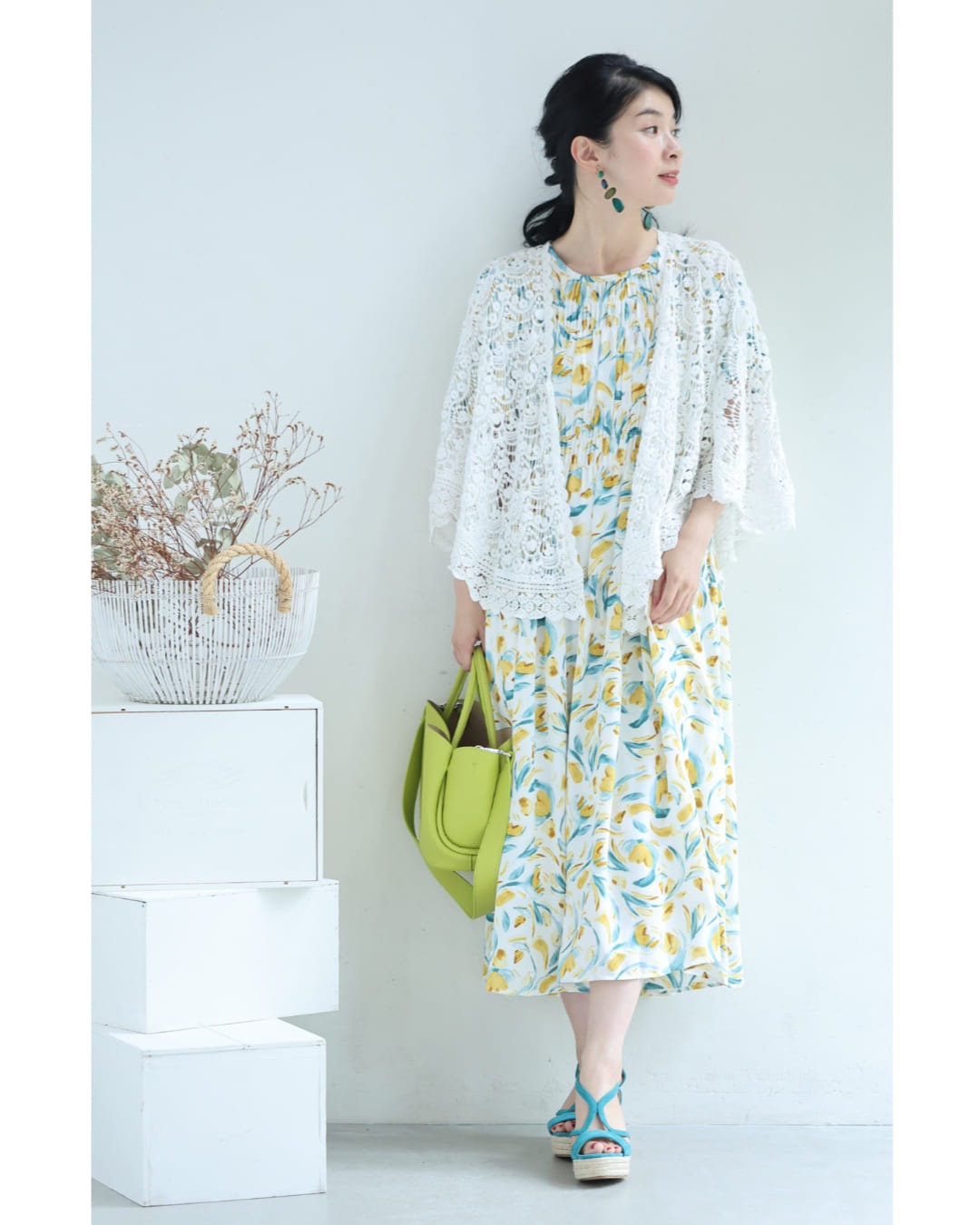 カワイイ CAWAII 陽気に包まれる黄色い花のバルーン袖ミディアムワンピース (イエロー) イエロー