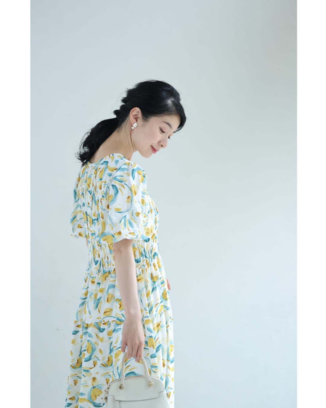 カワイイ CAWAII 陽気に包まれる黄色い花のバルーン袖ミディアムワンピース (イエロー) イエロー