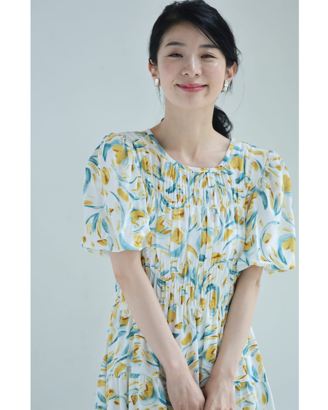 カワイイ CAWAII 陽気に包まれる黄色い花のバルーン袖ミディアムワンピース (イエロー) イエロー