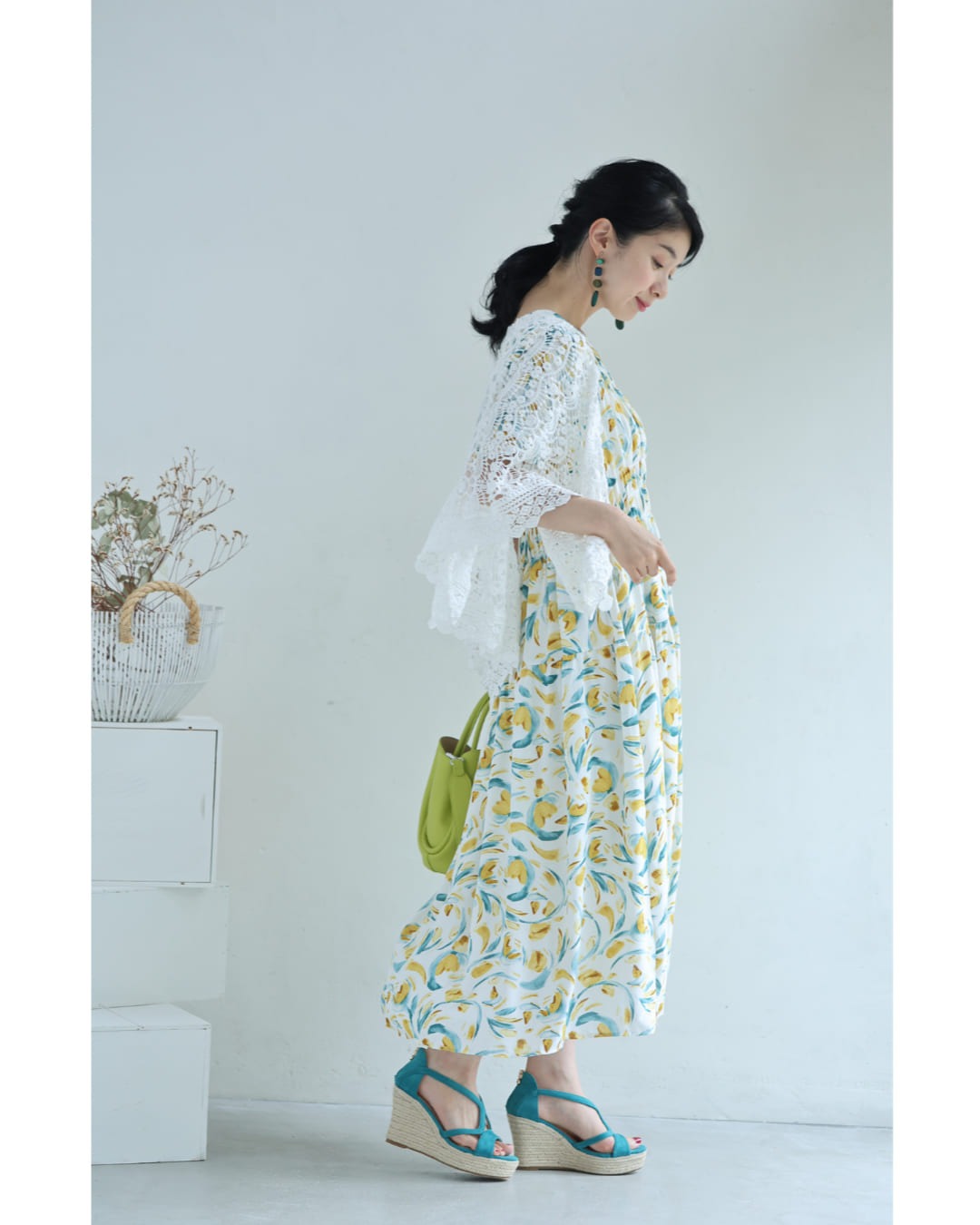 カワイイ CAWAII 陽気に包まれる黄色い花のバルーン袖ミディアムワンピース (イエロー) イエロー