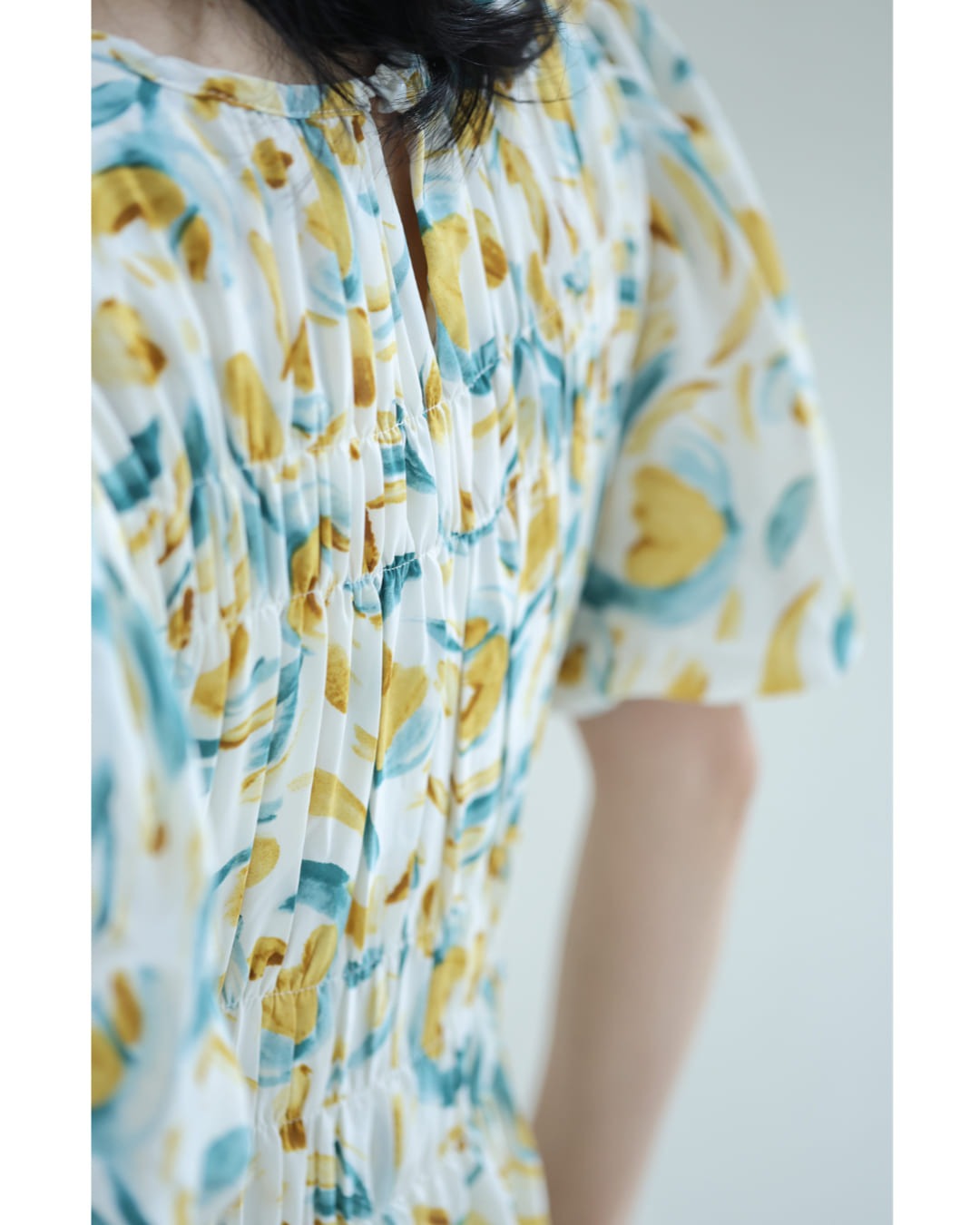 カワイイ CAWAII 陽気に包まれる黄色い花のバルーン袖ミディアムワンピース (イエロー) イエロー