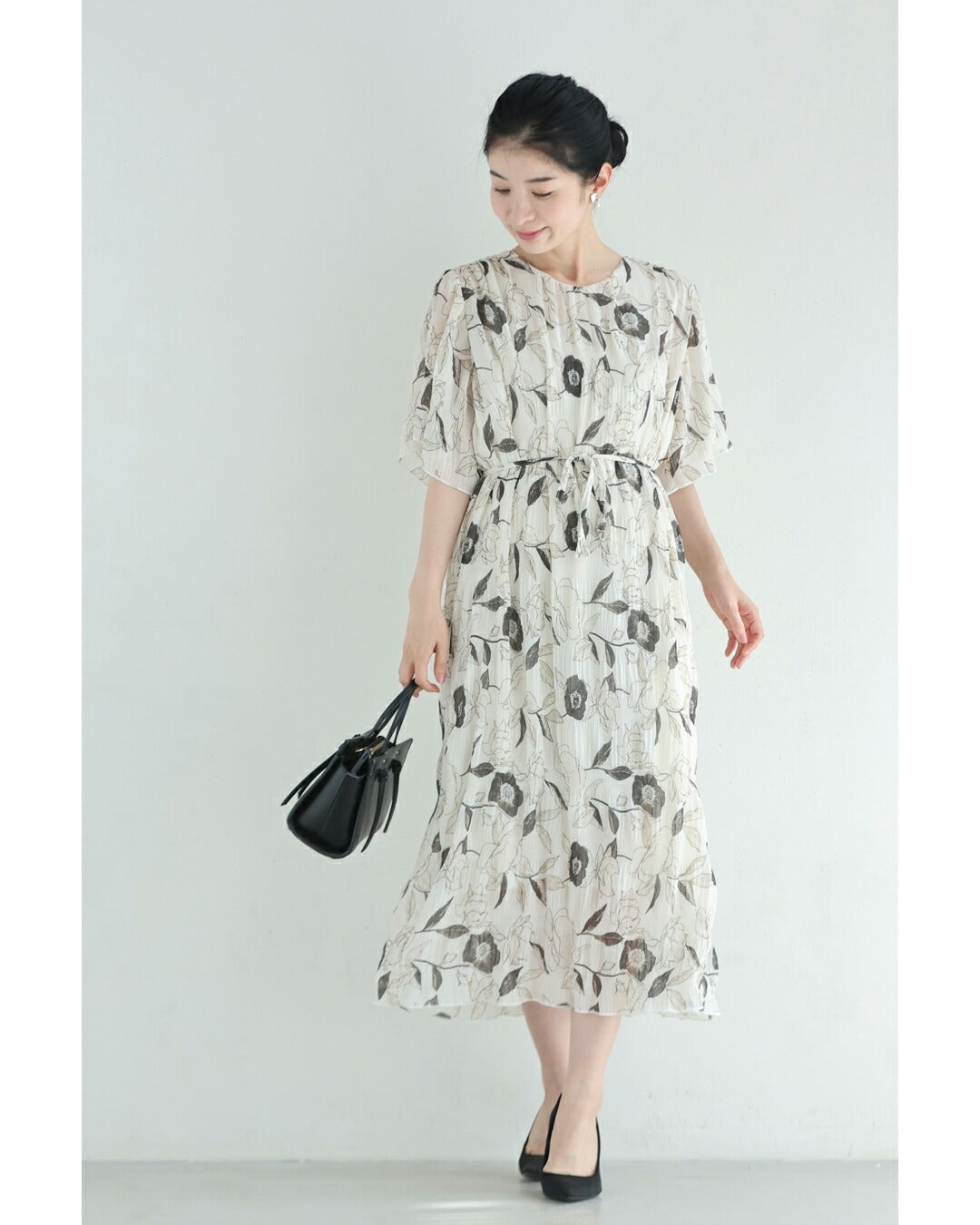 カワイイ CAWAII 花を描くデッサン画シアーミディアムワンピース(紐ベルト付き) (ホワイト) ホワイト