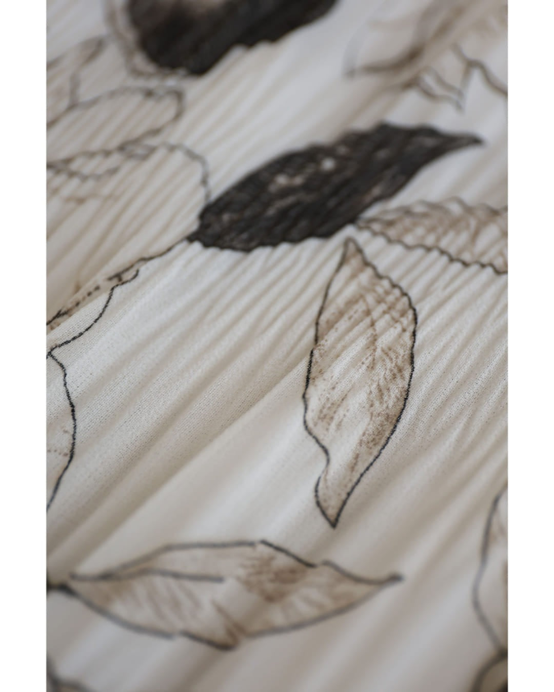 カワイイ CAWAII 花を描くデッサン画シアーミディアムワンピース(紐ベルト付き) (ホワイト) ホワイト