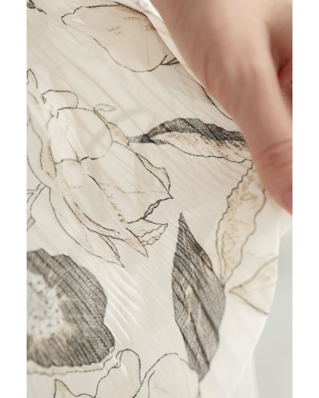 カワイイ CAWAII 花を描くデッサン画シアーミディアムワンピース(紐ベルト付き) (ホワイト) ホワイト