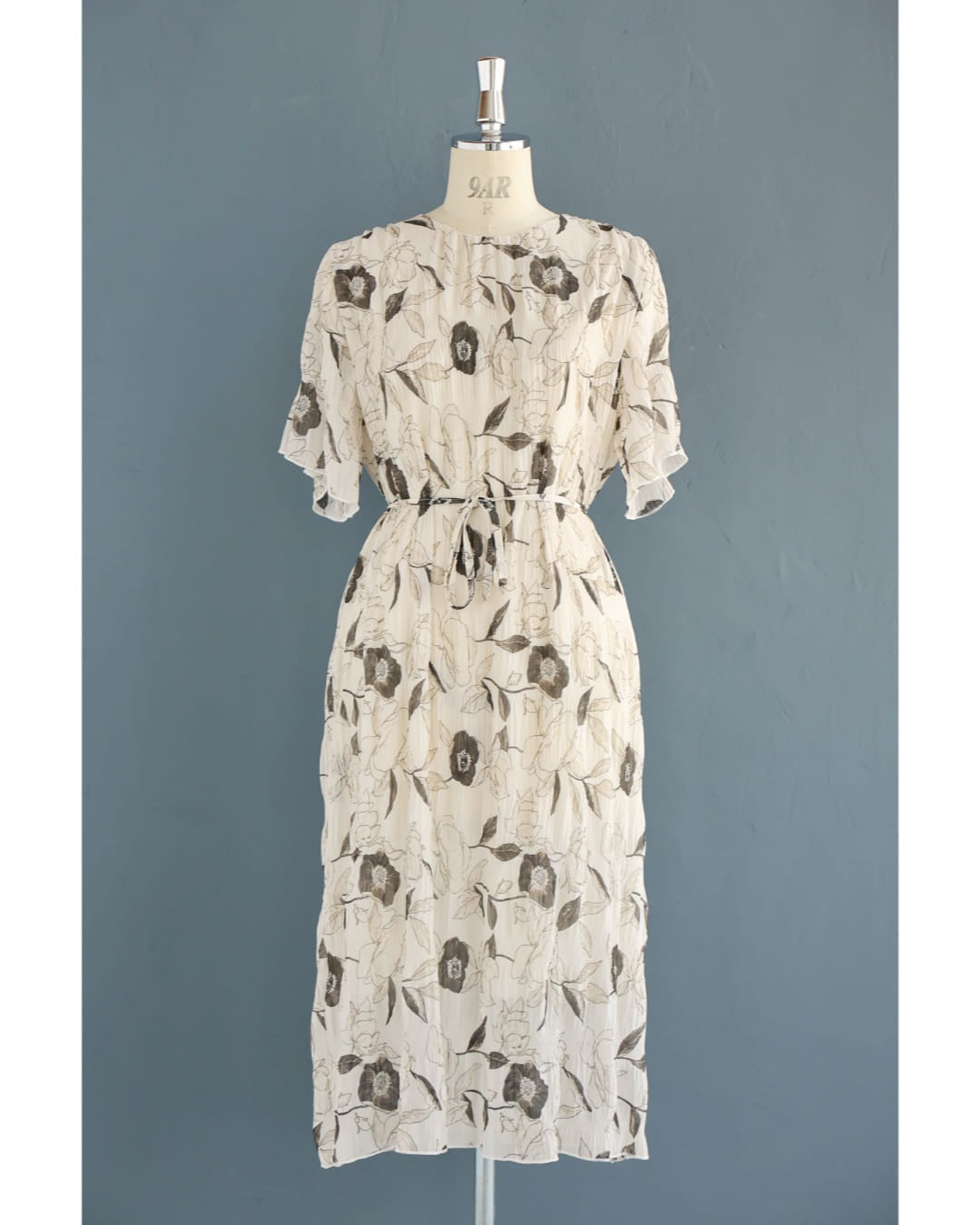 カワイイ CAWAII 花を描くデッサン画シアーミディアムワンピース(紐ベルト付き) (ホワイト) ホワイト