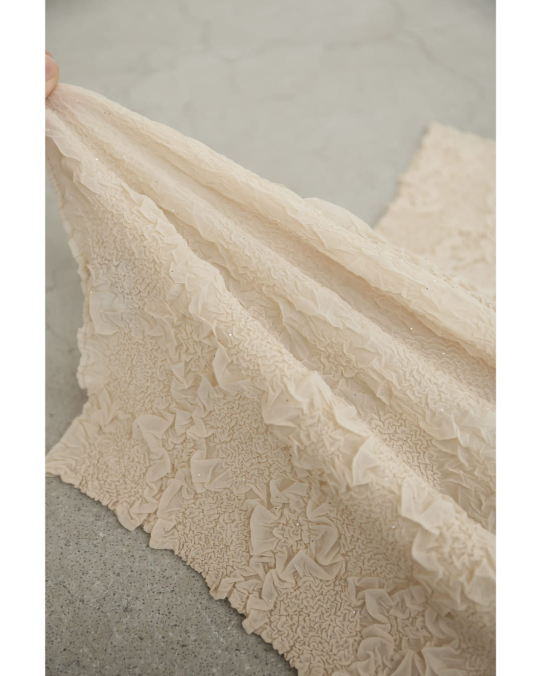 カワイイ CAWAII ささやかに煌めく立体シアーカットソートップス (アイボリー) アイボリー