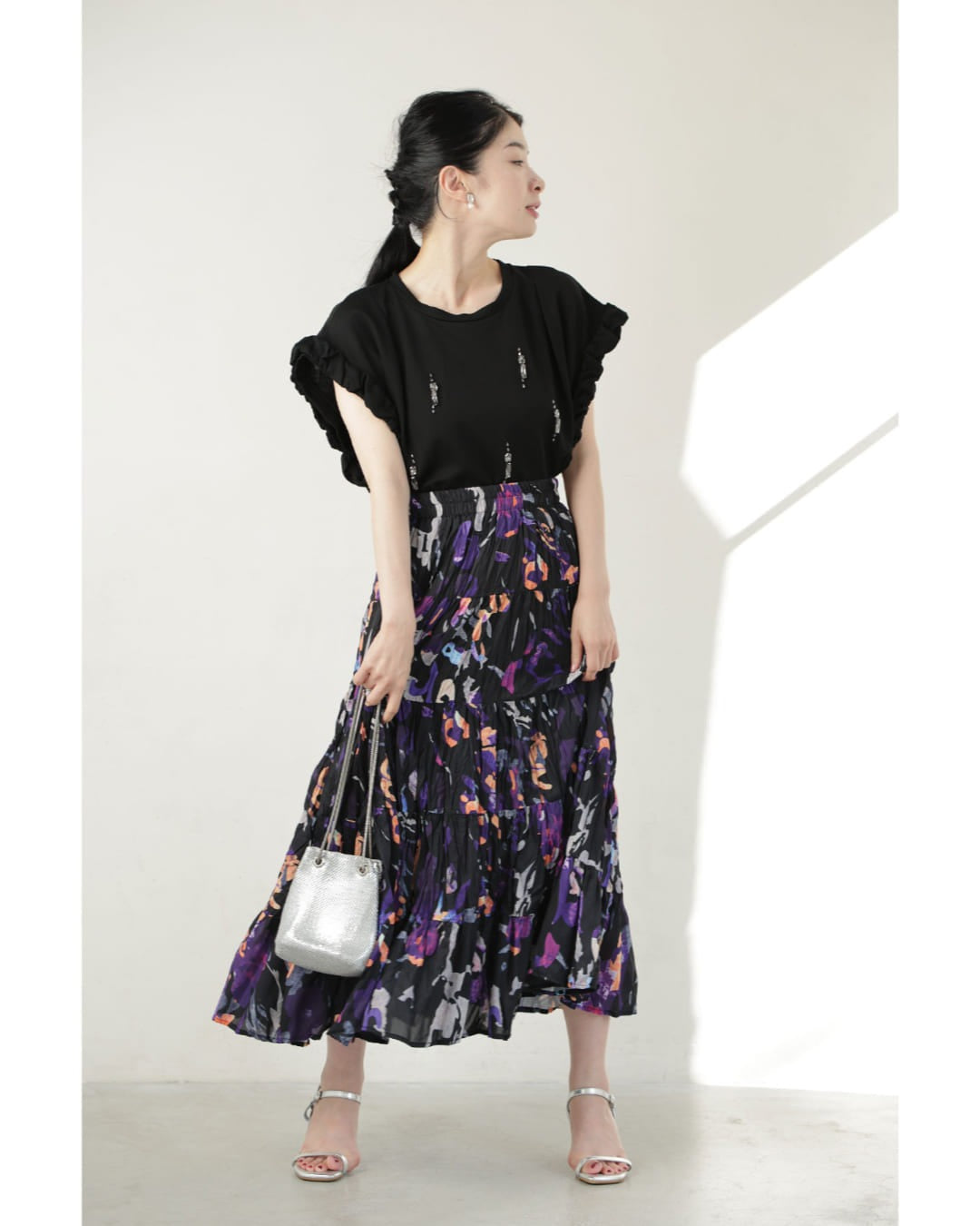 カワイイ CAWAII (黒)くしゅくしゅ袖のデコレーションビジューカットソートップス (ブラック) ブラック