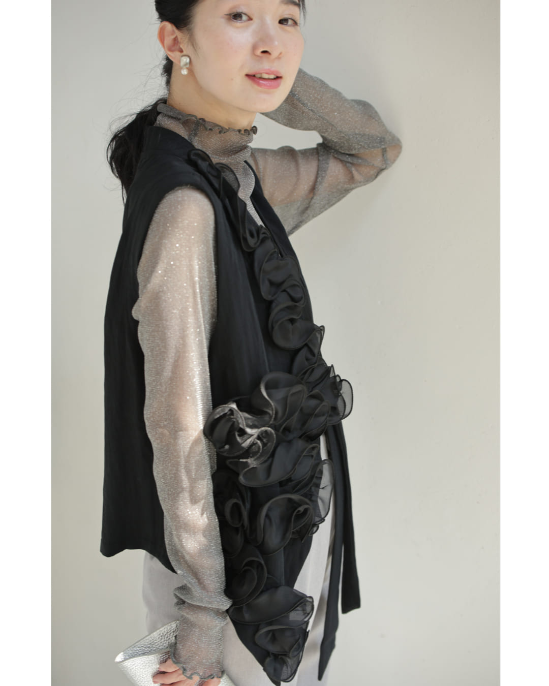 カワイイ CAWAII (黒)波うつアシンメトリーフリルのタイベスト (ブラック) ブラック