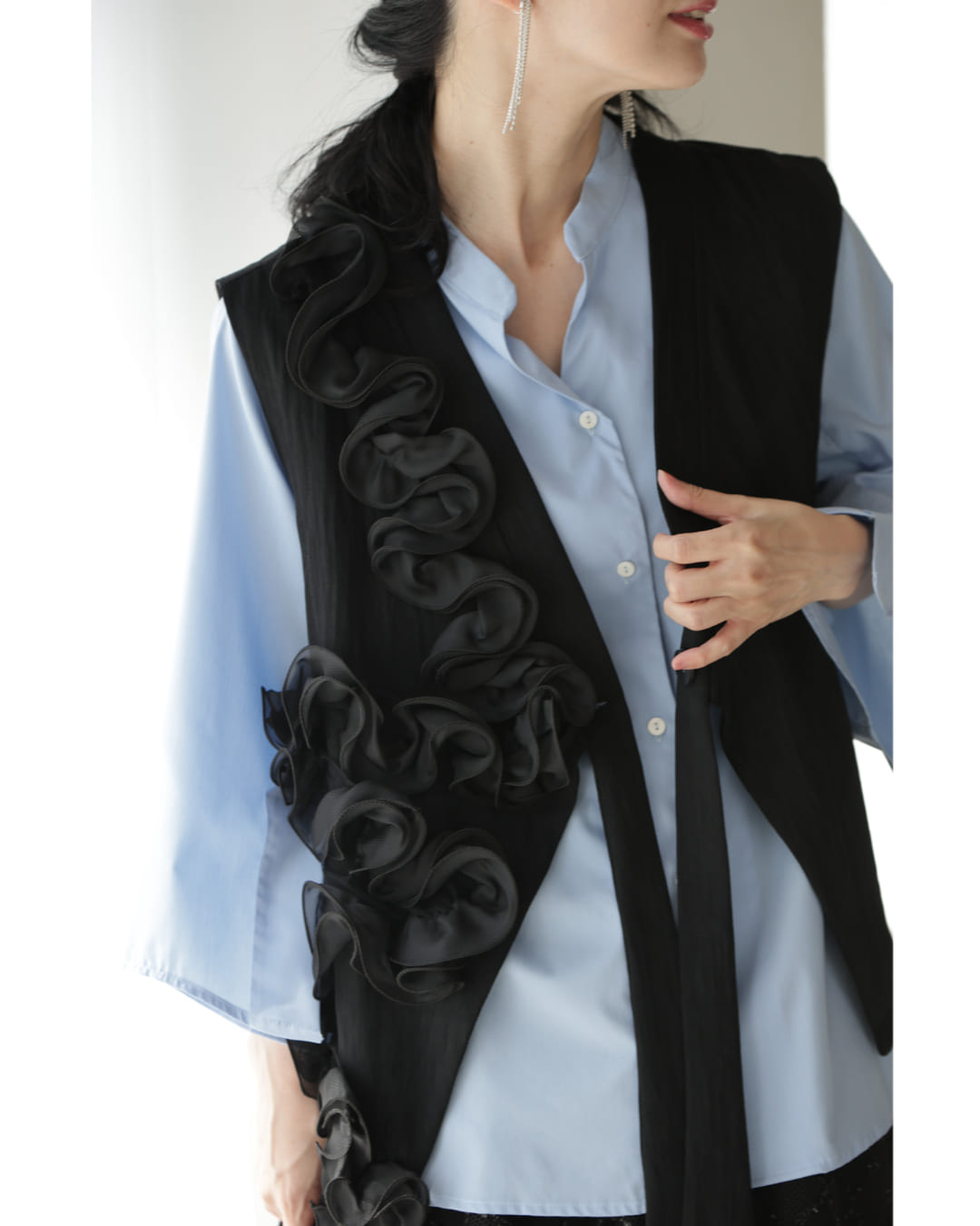 カワイイ CAWAII (黒)波うつアシンメトリーフリルのタイベスト (ブラック) ブラック