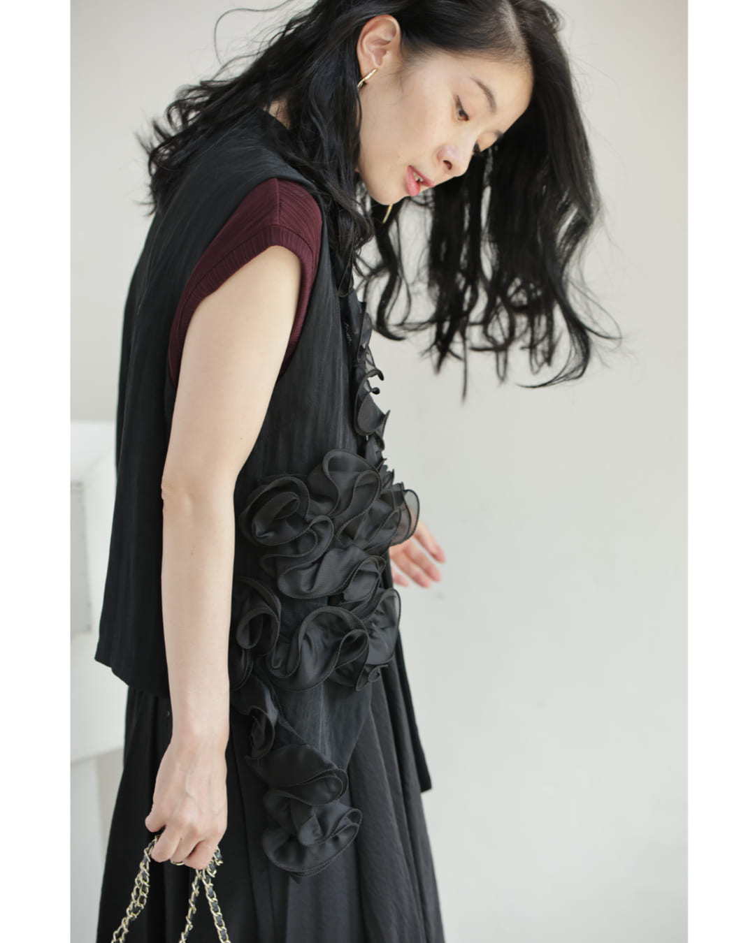 カワイイ CAWAII (黒)波うつアシンメトリーフリルのタイベスト (ブラック) ブラック