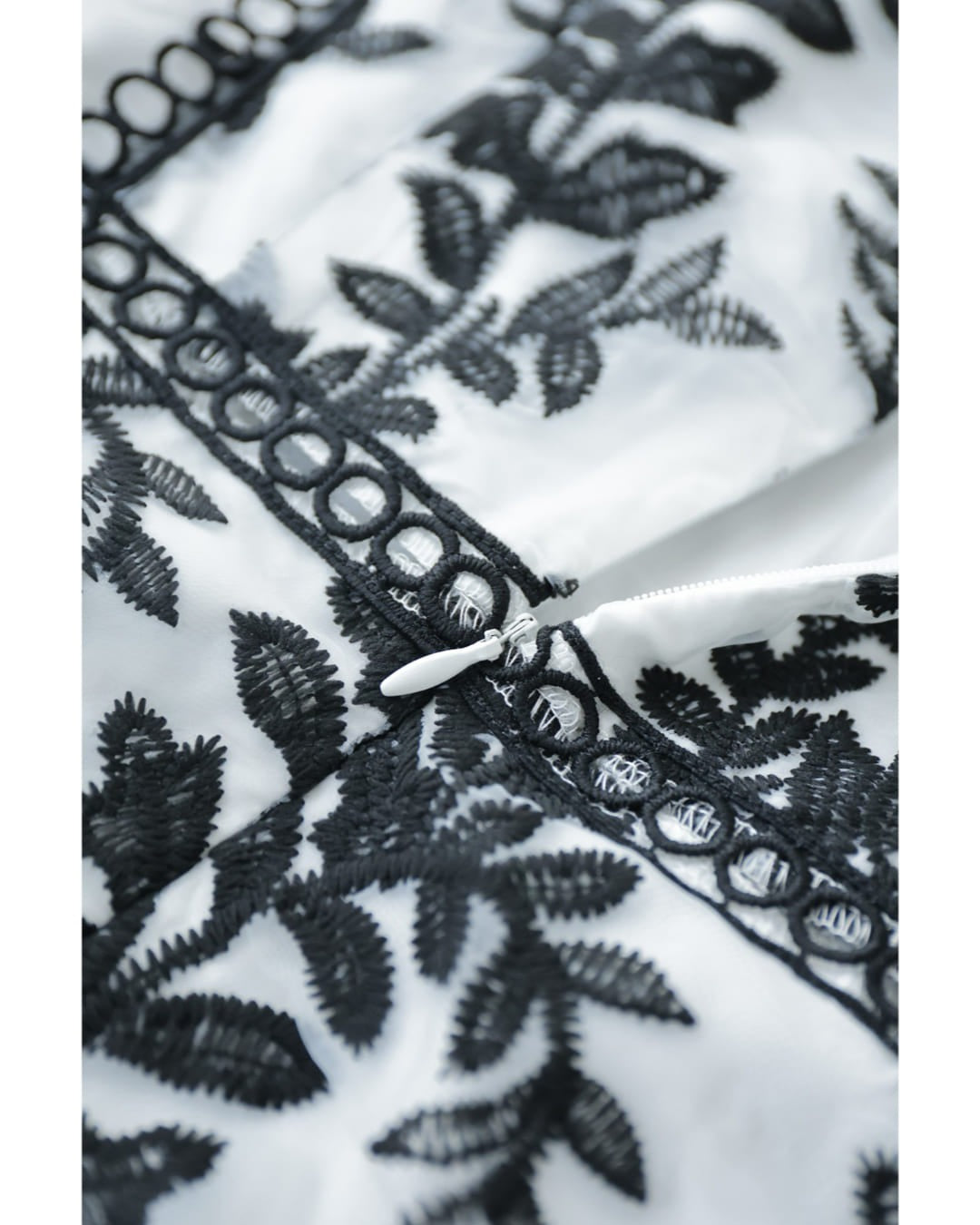 カワイイ CAWAII リーフ刺繍の段フレアオーガンジーロングワンピース (ブラック) ブラック