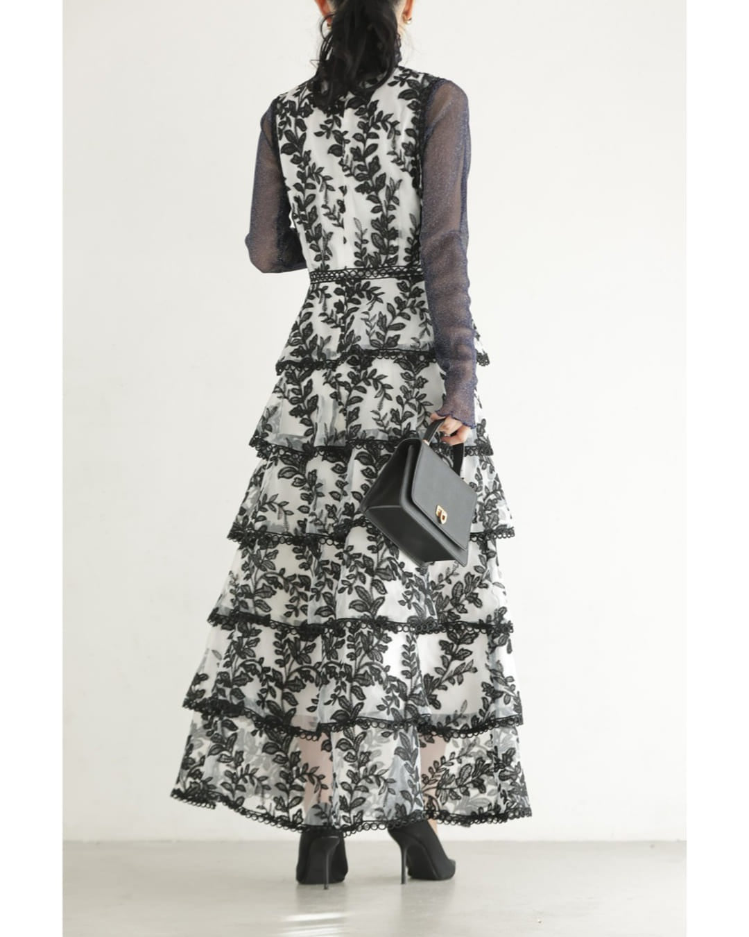 カワイイ CAWAII リーフ刺繍の段フレアオーガンジーロングワンピース (ブラック) ブラック