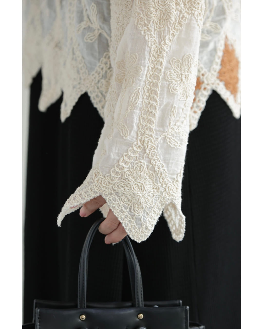 カワイイ CAWAII ギザギザヘムライン裾の装飾刺繍カーディガン (ベージュ) ベージュ