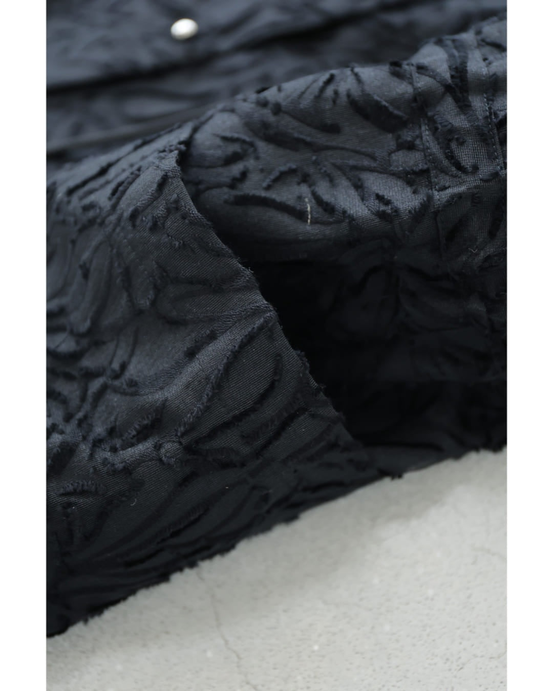 カワイイ CAWAII (黒)花模様が浮かび上がるシアーロングジレベスト (ブラック) ブラック