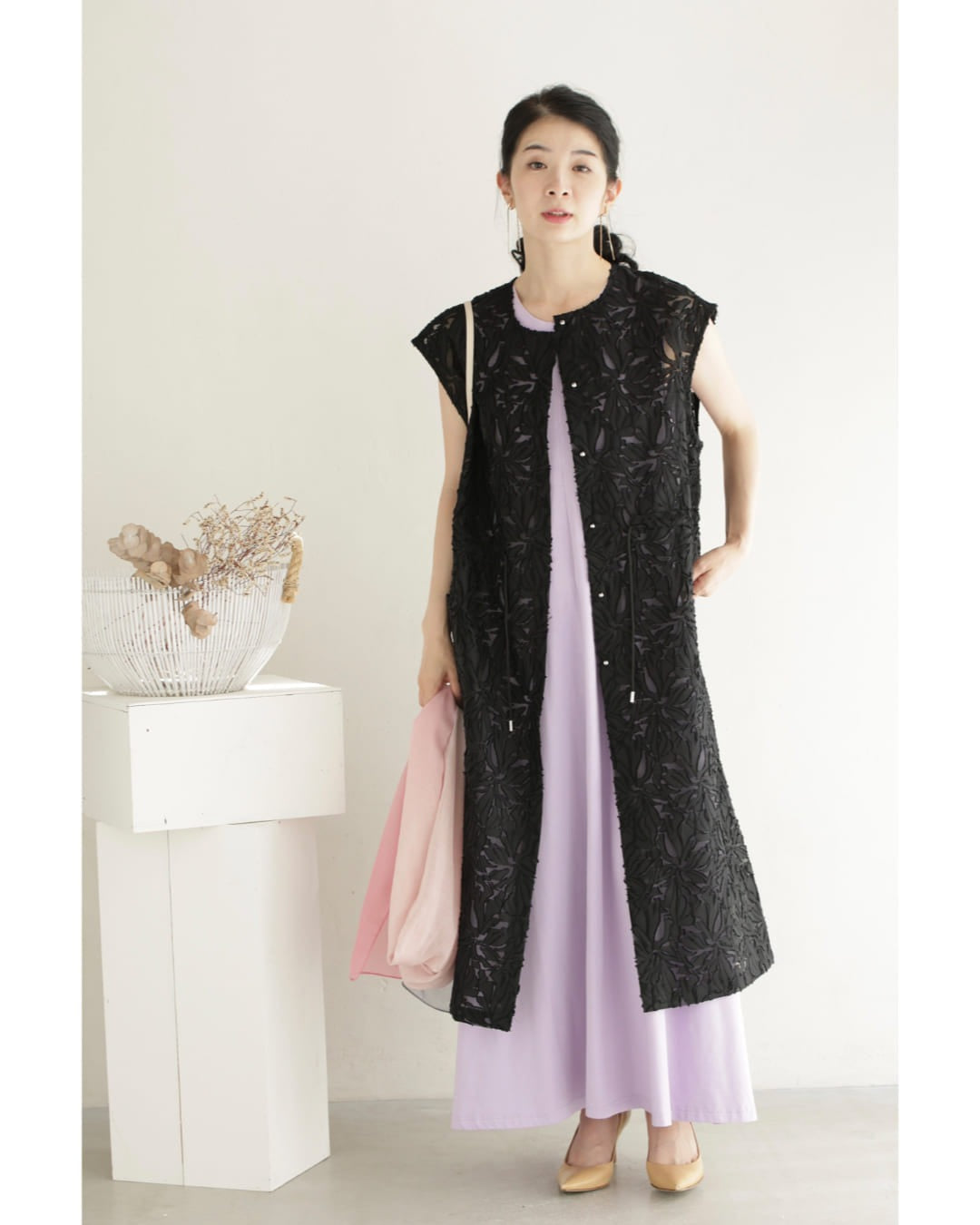 カワイイ CAWAII (黒)花模様が浮かび上がるシアーロングジレベスト (ブラック) ブラック