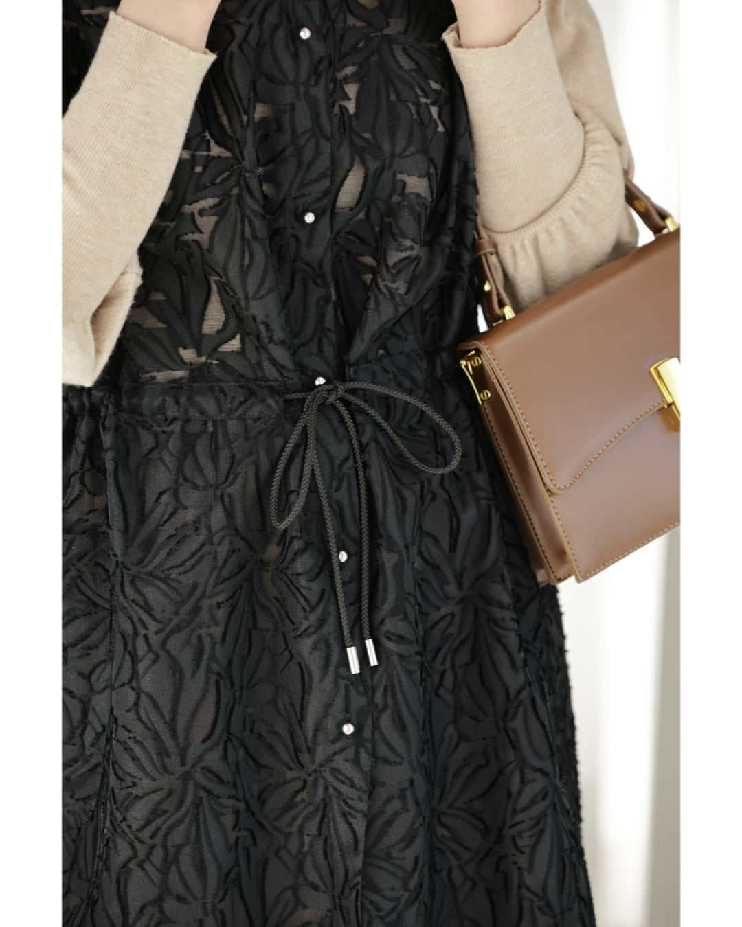 カワイイ CAWAII (黒)花模様が浮かび上がるシアーロングジレベスト (ブラック) ブラック