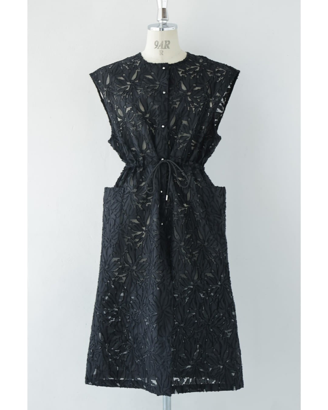 カワイイ CAWAII (黒)花模様が浮かび上がるシアーロングジレベスト (ブラック) ブラック