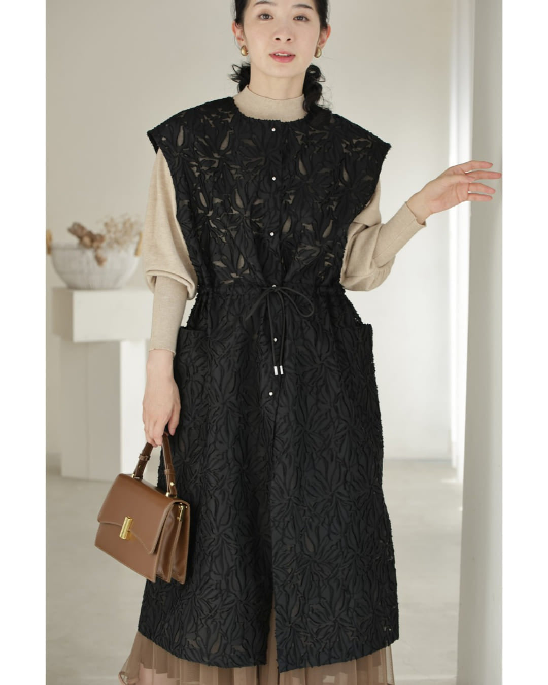 カワイイ CAWAII (黒)花模様が浮かび上がるシアーロングジレベスト (ブラック) ブラック