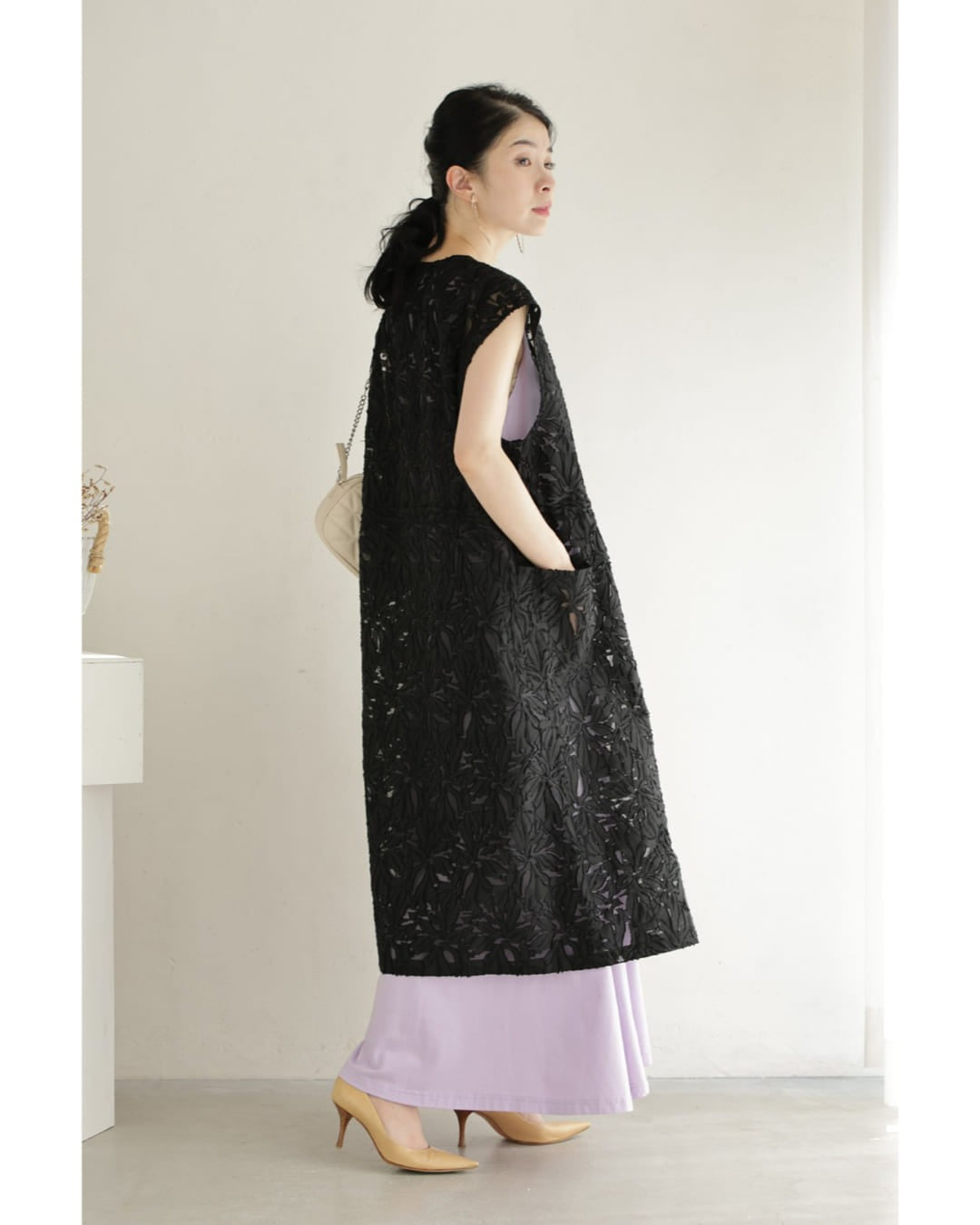 カワイイ CAWAII (黒)花模様が浮かび上がるシアーロングジレベスト (ブラック) ブラック