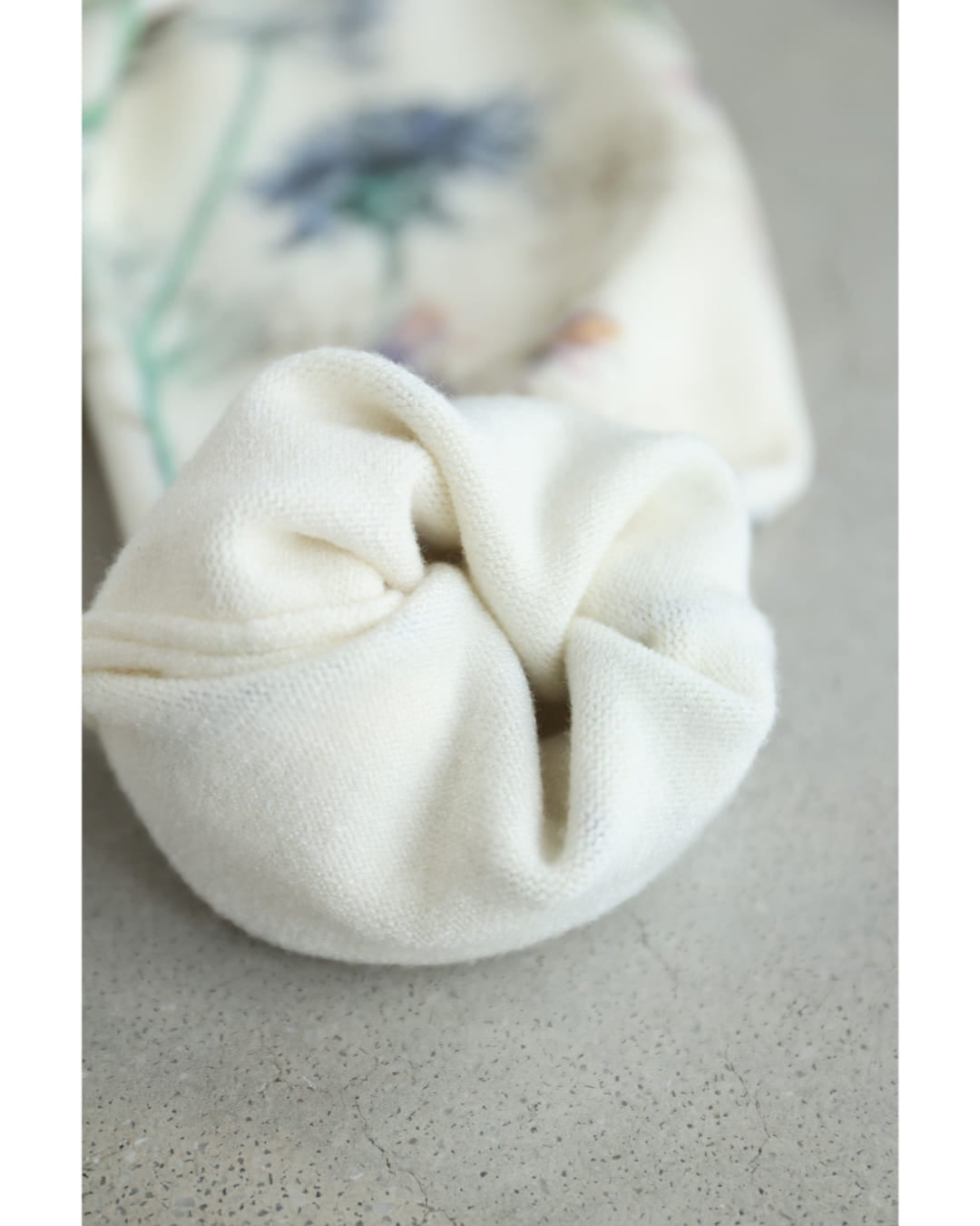 カワイイ CAWAII 昆虫が息づく優色ボタニカルニットプルオーバートップス (アイボリー) アイボリー