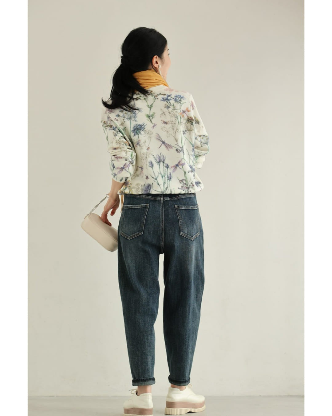 カワイイ CAWAII 昆虫が息づく優色ボタニカルニットプルオーバートップス (アイボリー) アイボリー