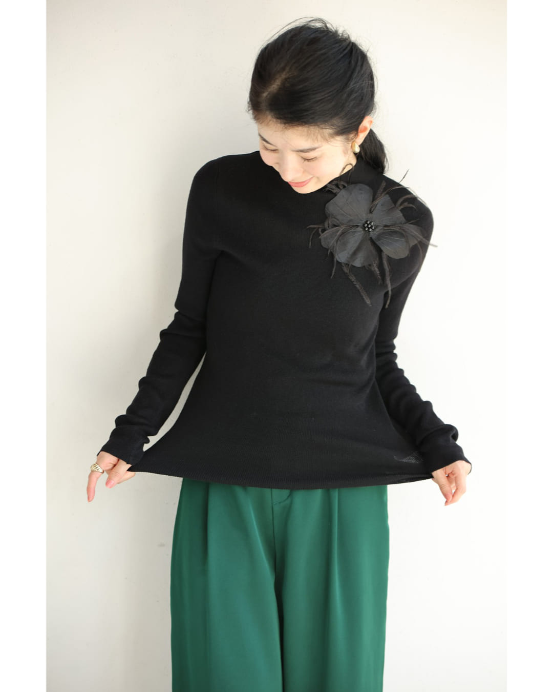 カワイイ CAWAII (黒)心に宿る立体花のニットカットソートップス (ブラック) ブラック