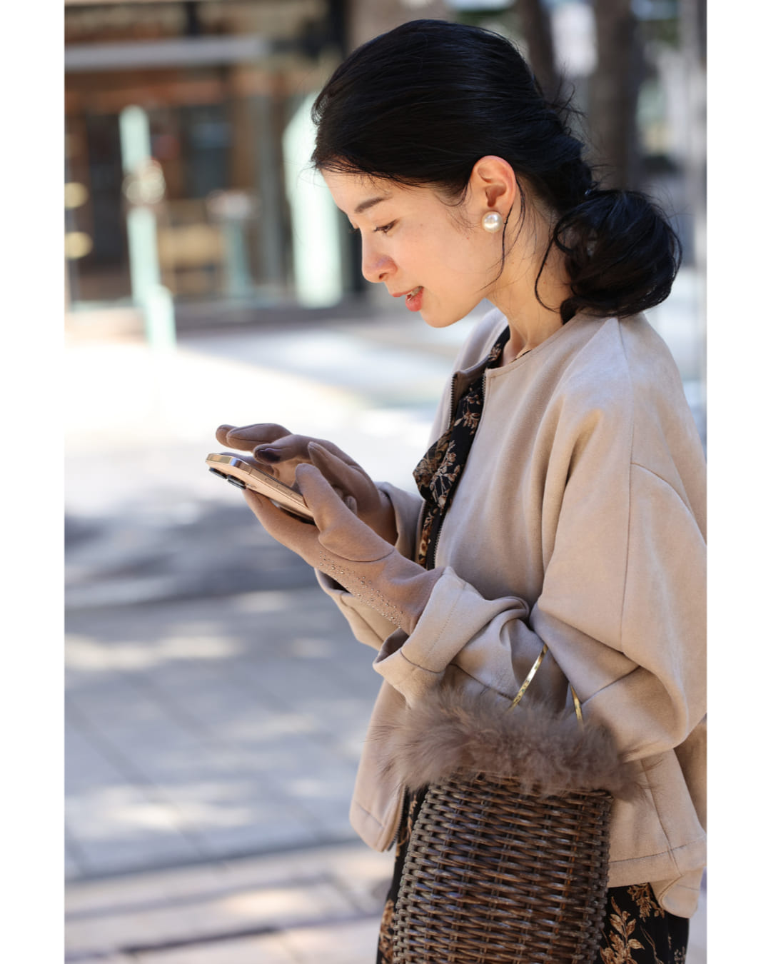 カワイイ CAWAII 手元にも輝きを添える。ビジューのあったか手袋 (ネイビー) ネイビー