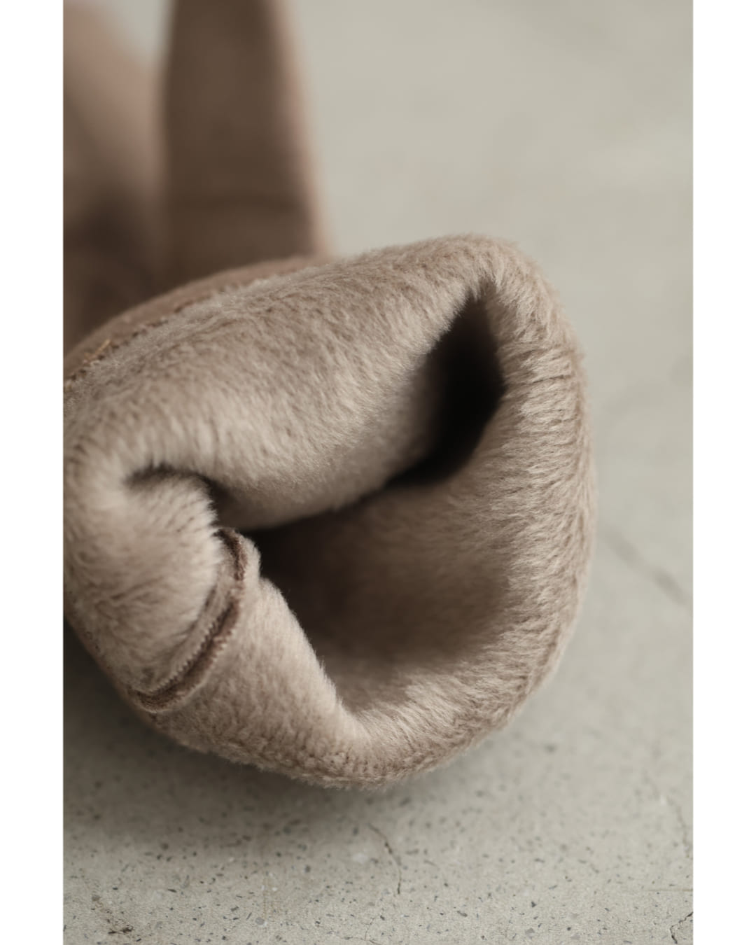 カワイイ CAWAII 手元にも輝きを添える。ビジューのあったか手袋 (ネイビー) ネイビー