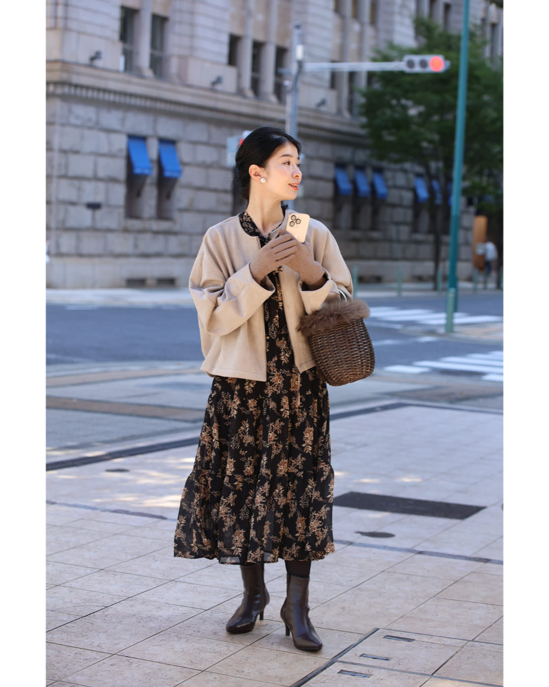 カワイイ CAWAII 手元にも輝きを添える。ビジューのあったか手袋 (ネイビー) ネイビー