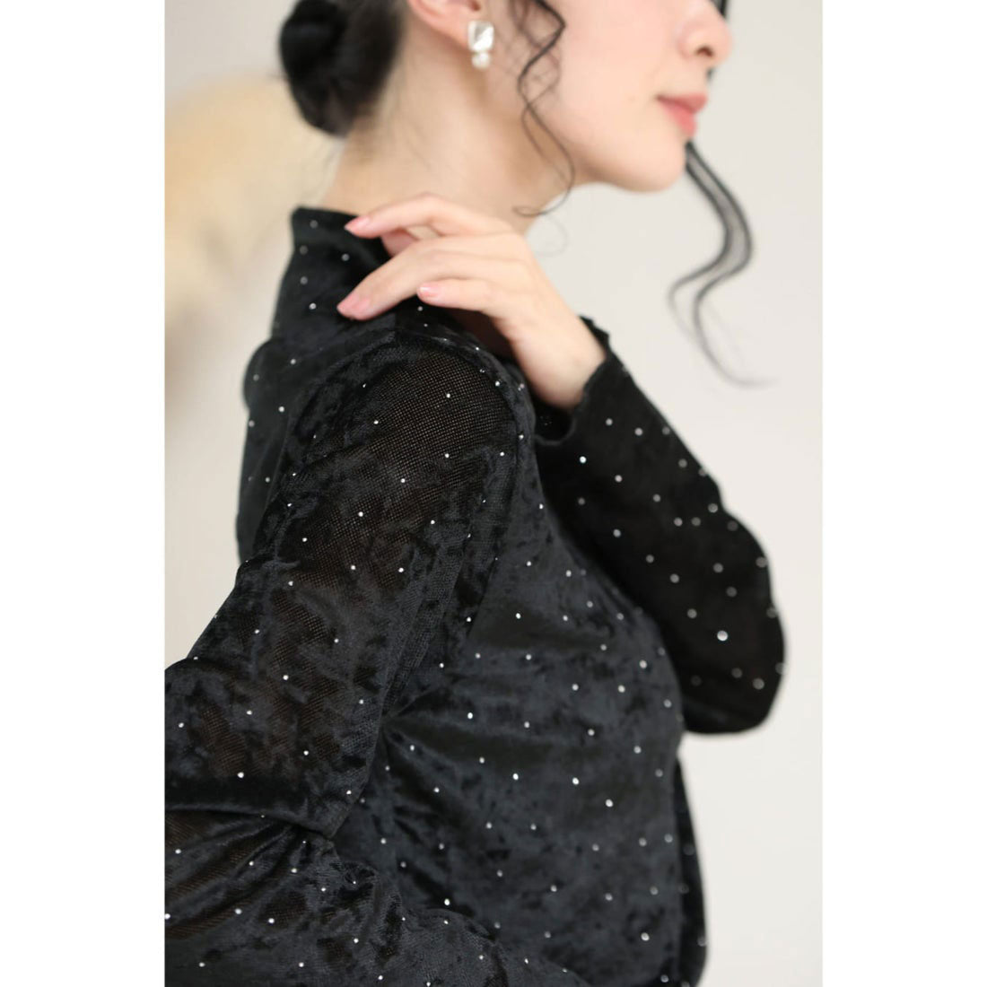 カワイイ CAWAII (黒)ベロア調の伸びやか薄手カットソートップス (ブラック) ブラック