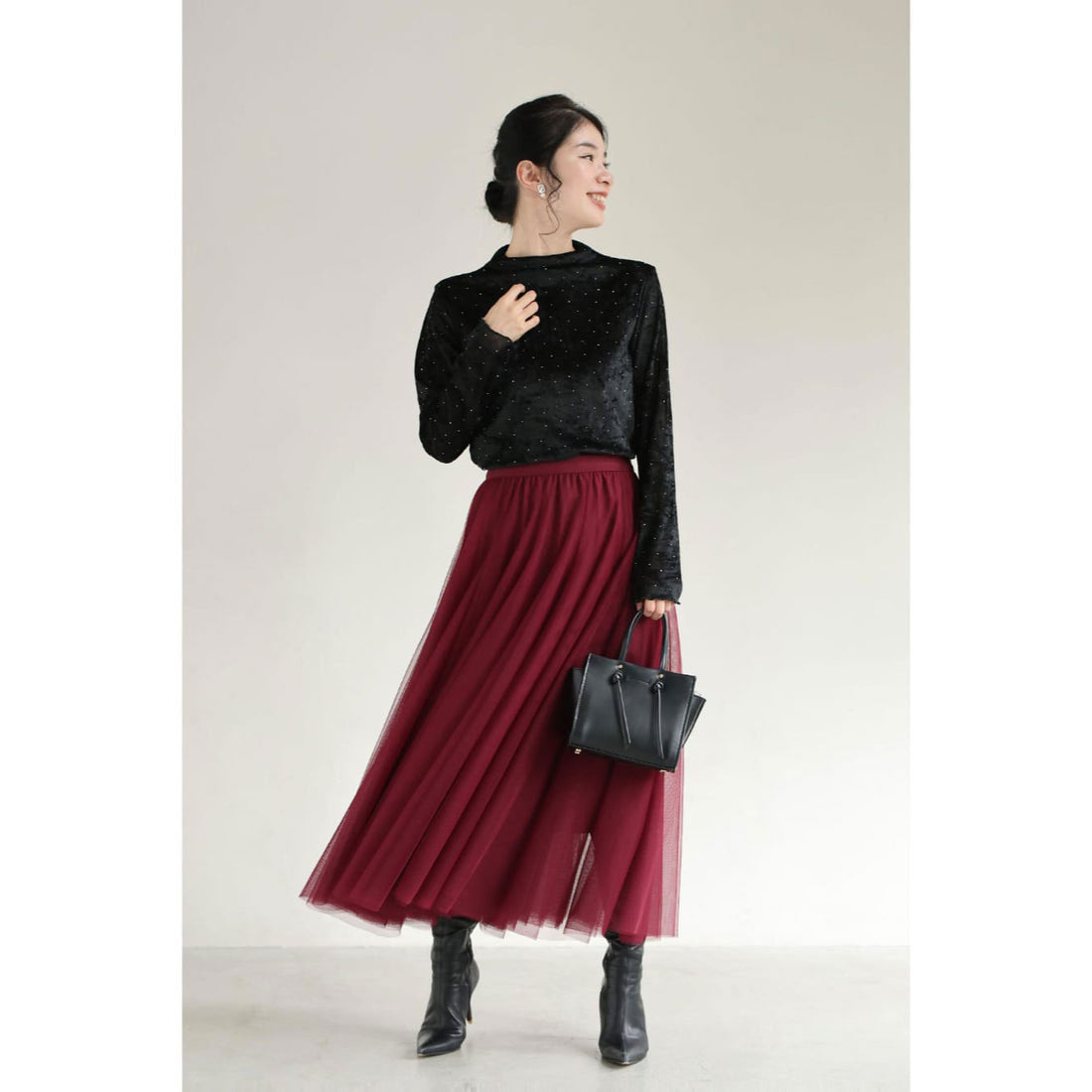 カワイイ CAWAII (黒)ベロア調の伸びやか薄手カットソートップス (ブラック) ブラック