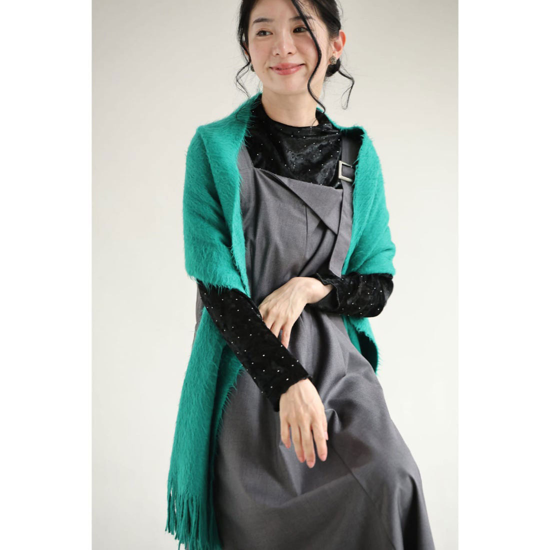 カワイイ CAWAII (黒)ベロア調の伸びやか薄手カットソートップス (ブラック) ブラック