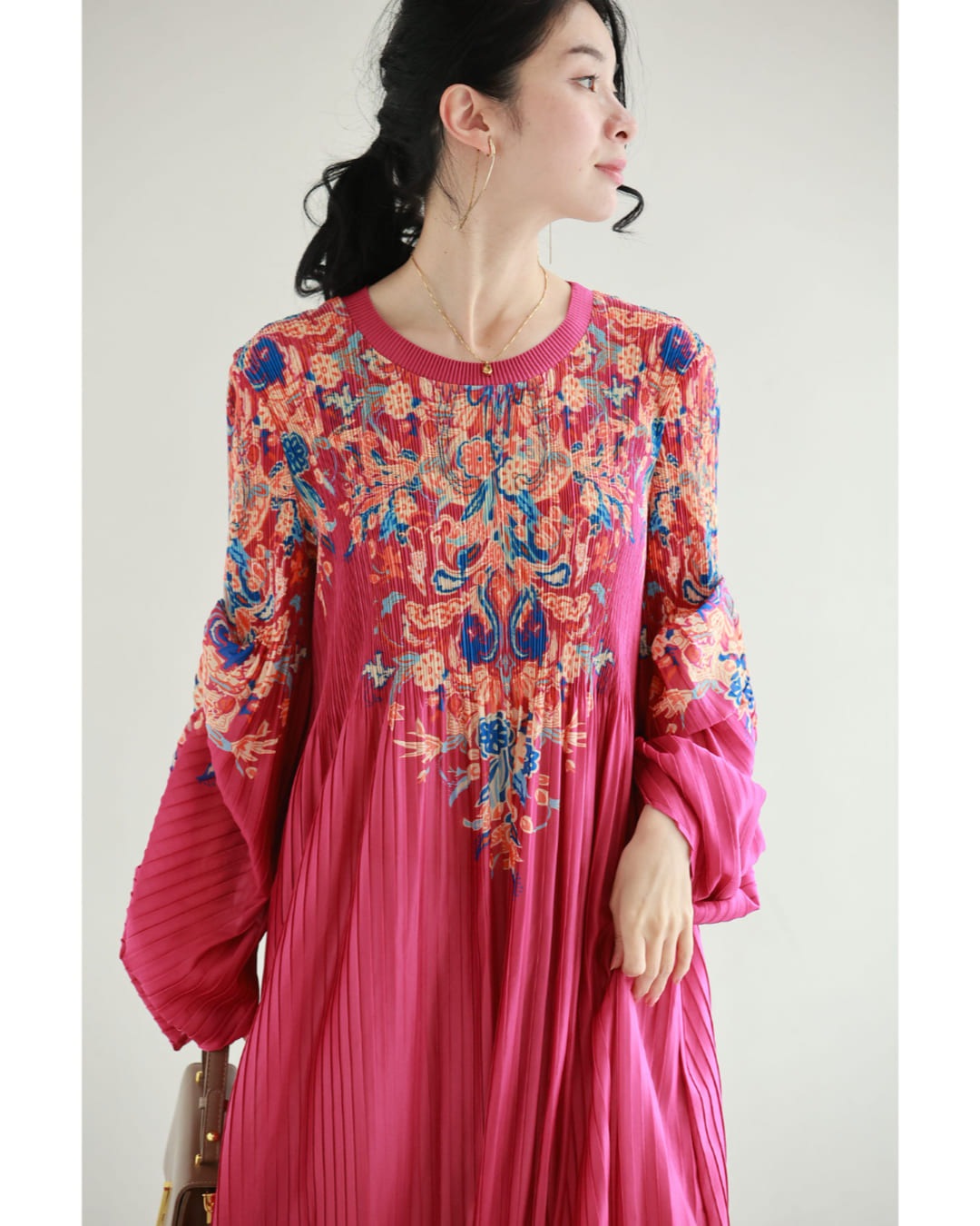 カワイイ CAWAII ふんわり変形タック袖の鮮やかな花柄プリーツロングワンピース (ピンク) ピンク