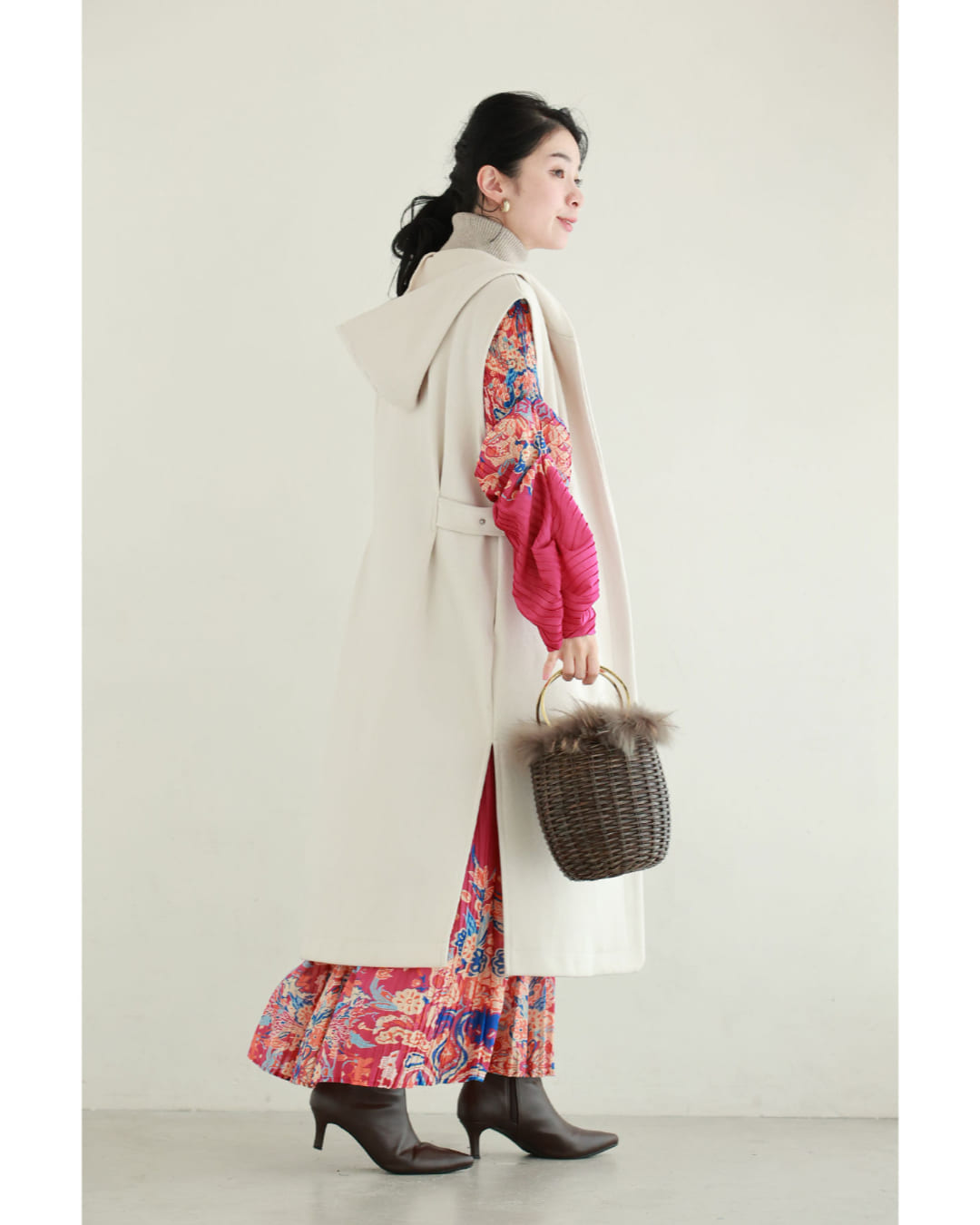 カワイイ CAWAII ふんわり変形タック袖の鮮やかな花柄プリーツロングワンピース (ピンク) ピンク