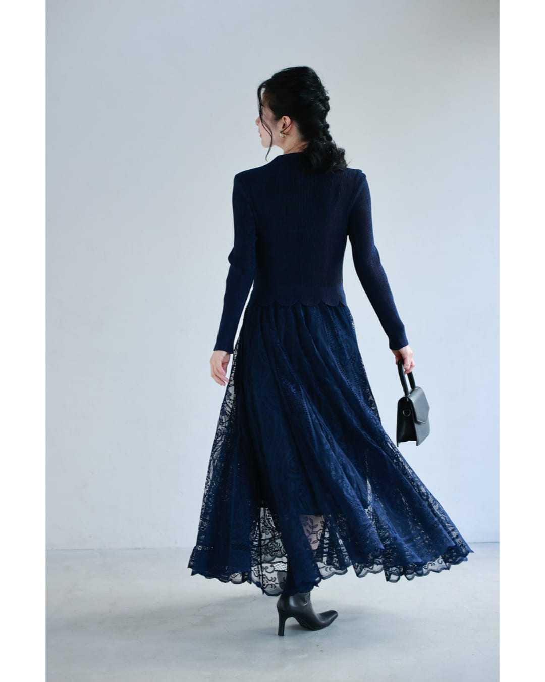 カワイイ CAWAII デコルテに広がる花のたっぷりレースロングワンピース (ネイビー) ネイビー