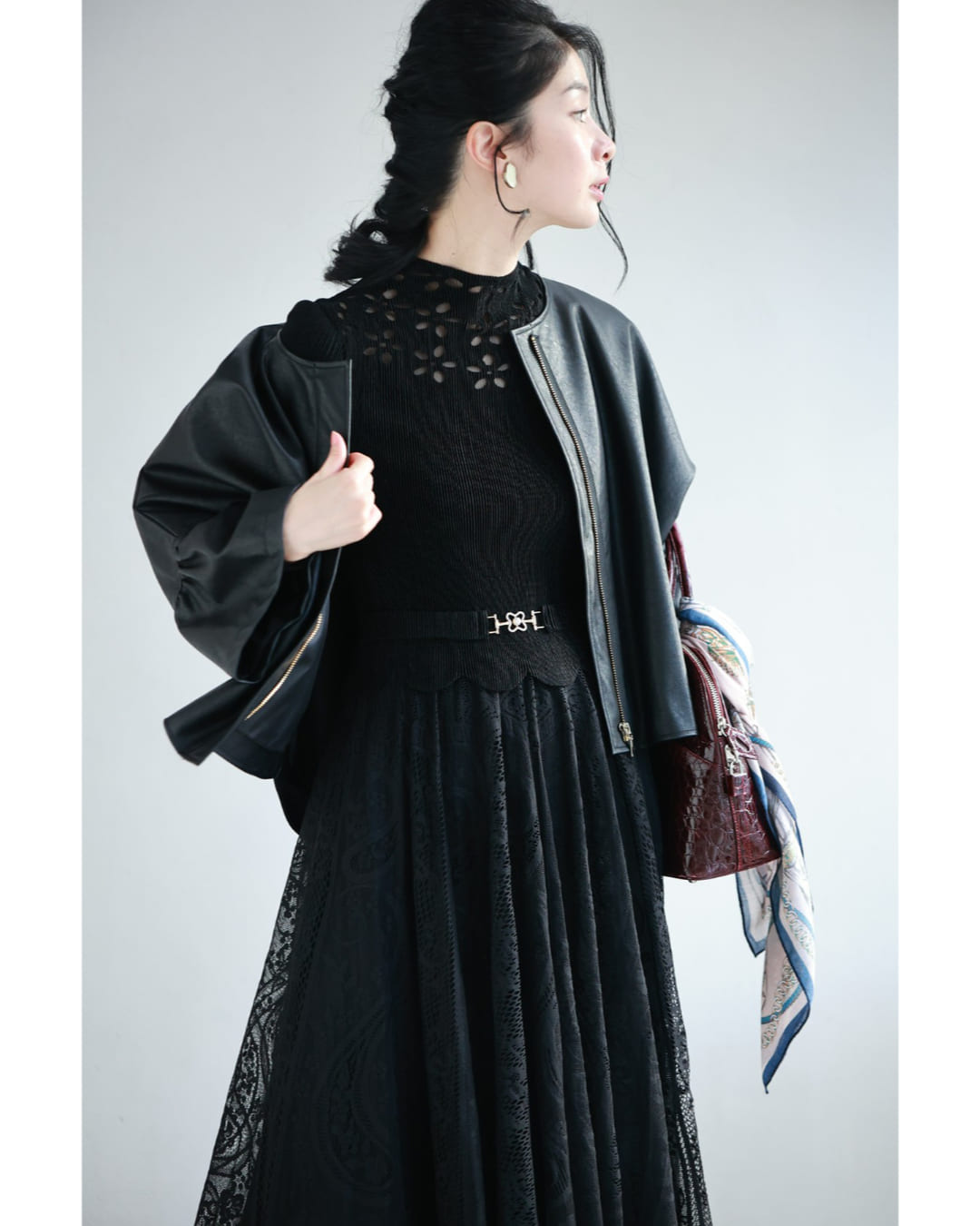 カワイイ CAWAII デコルテに広がる花のたっぷりレースロングワンピース (ネイビー) ネイビー