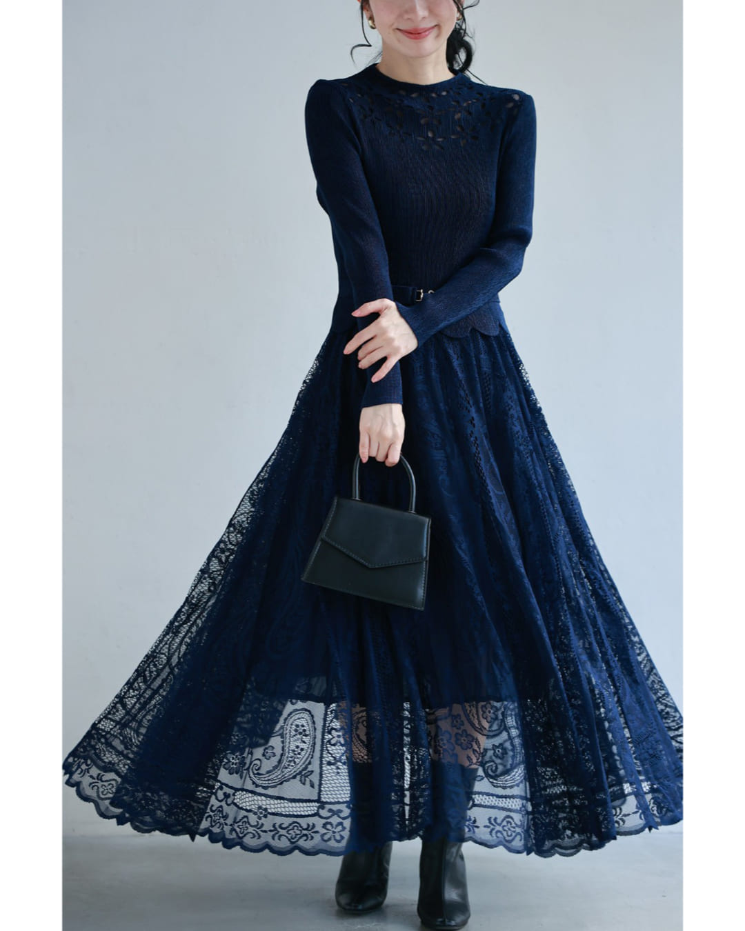 カワイイ CAWAII デコルテに広がる花のたっぷりレースロングワンピース (ネイビー) ネイビー